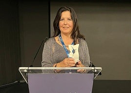 La directora del Hospital de Cabueñes, Isabel González Fouces, fue la encargada de recoger el premio en Madrid.
