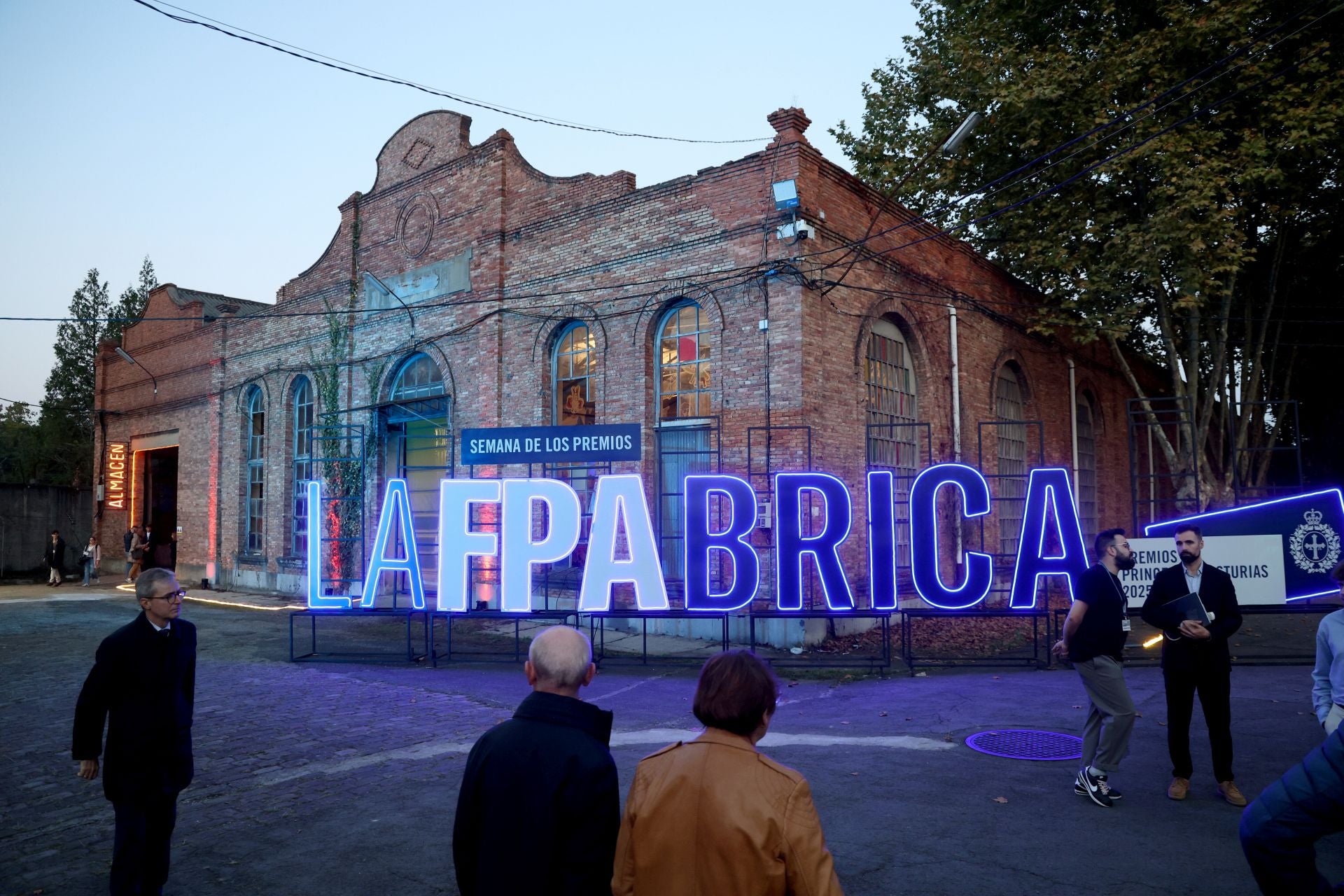 La Fábrica de Armas de la Vega echa a andar con las fotografías de Graciela Iturbide