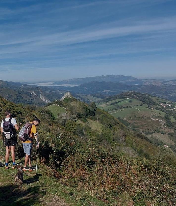 Imagen secundaria 2 - Ruta a Cabeza Pandescura: el balcón perfecto en Onís para admirar los Picos de Europa