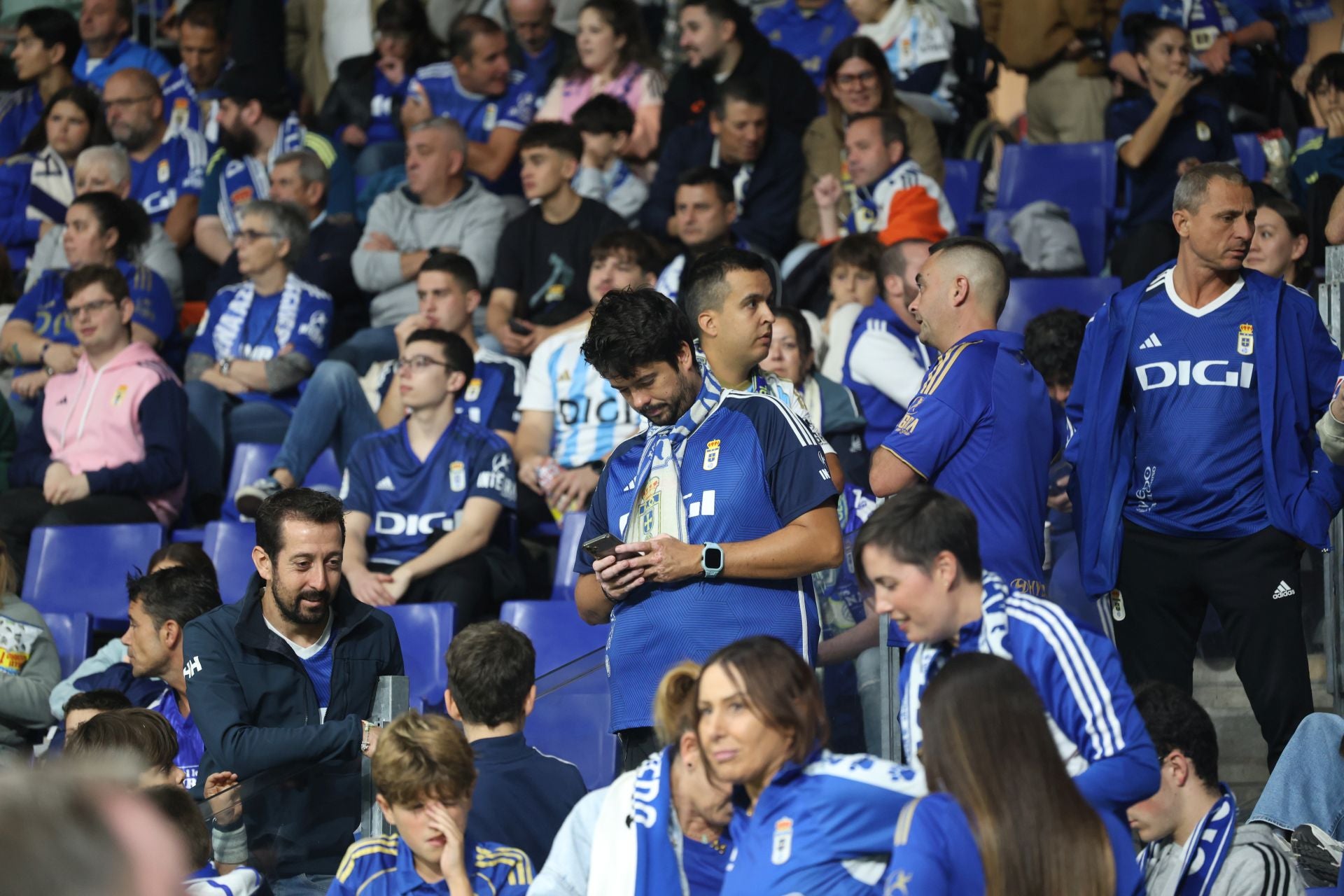 ¿Estuviste en el Real Oviedo - Espanyol? ¡Búscate entre las imágenes!