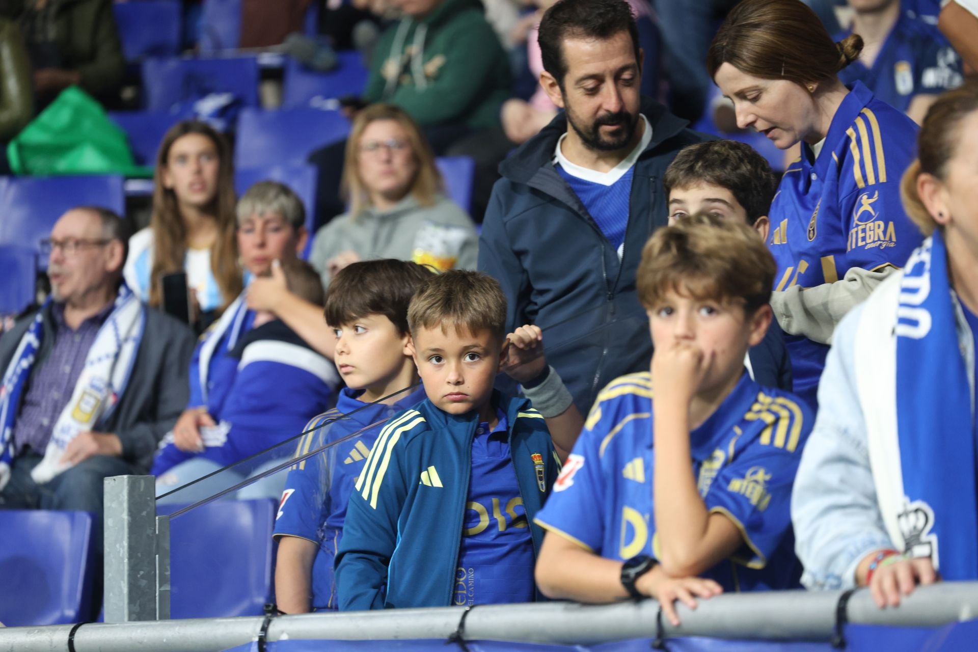 ¿Estuviste en el Real Oviedo - Espanyol? ¡Búscate entre las imágenes!