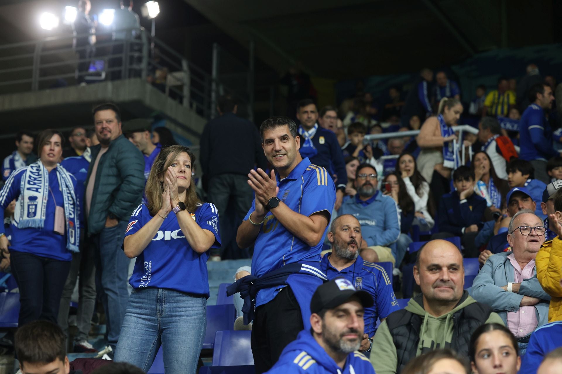 ¿Estuviste en el Real Oviedo - Espanyol? ¡Búscate entre las imágenes!