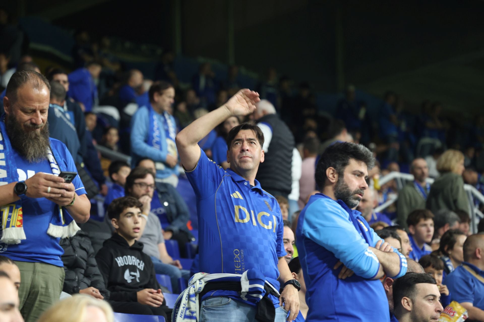 ¿Estuviste en el Real Oviedo - Espanyol? ¡Búscate entre las imágenes!