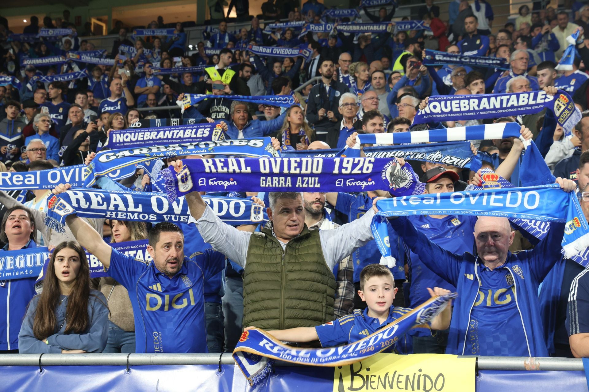 ¿Estuviste en el Real Oviedo - Espanyol? ¡Búscate entre las imágenes!