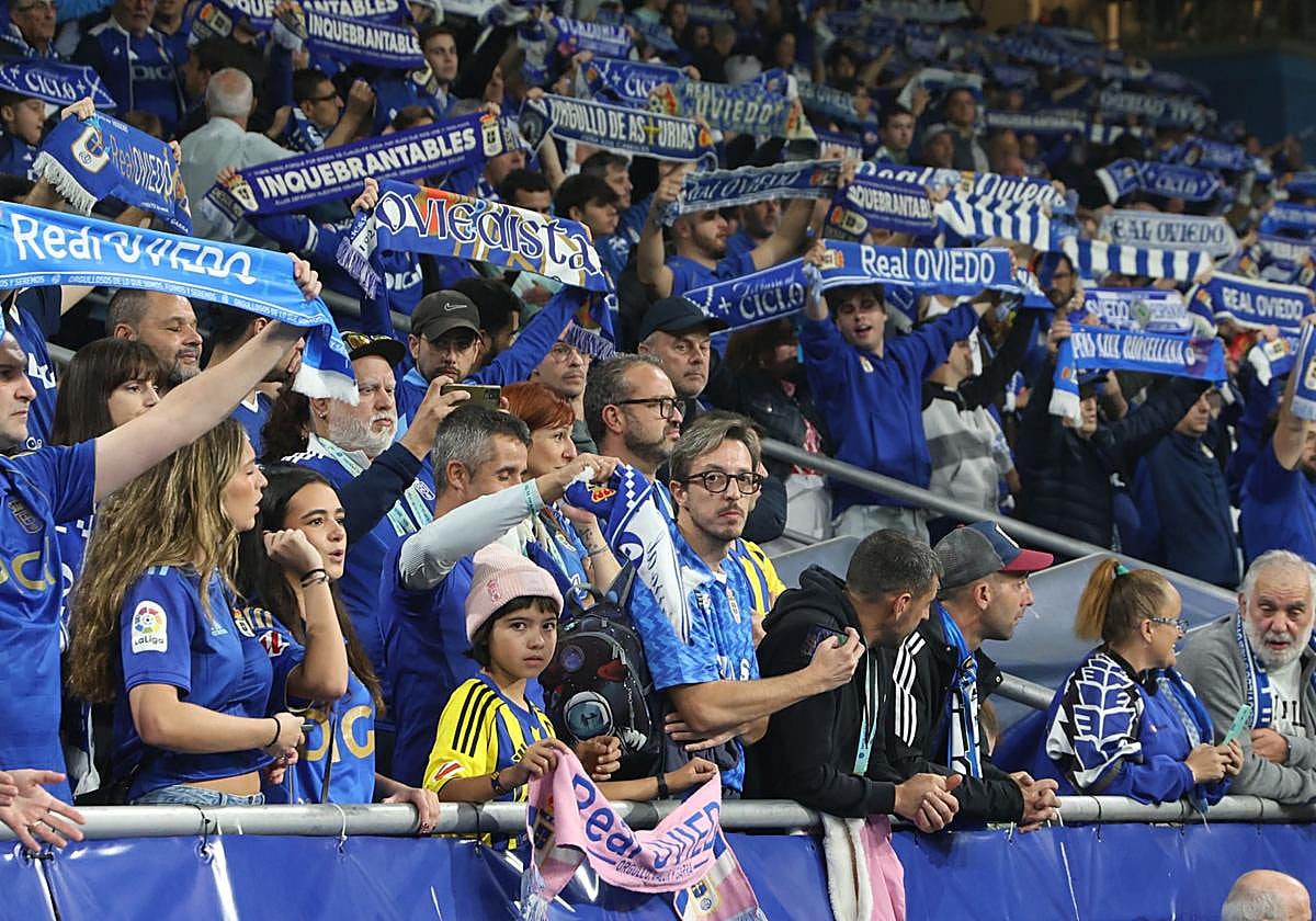 ¿Estuviste en el Real Oviedo - Espanyol? ¡Búscate entre las imágenes!