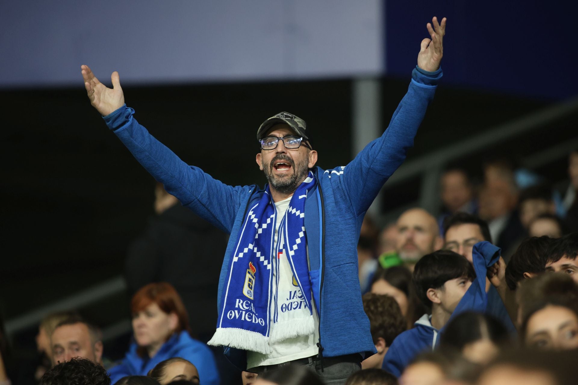 ¿Estuviste en el Real Oviedo - Espanyol? ¡Búscate entre las imágenes!