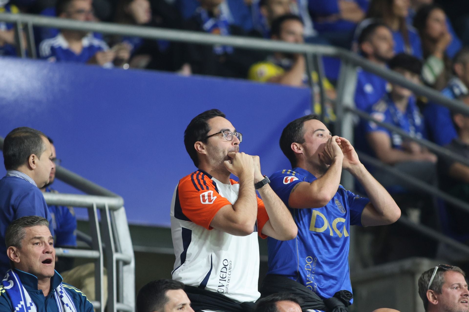 ¿Estuviste en el Real Oviedo - Espanyol? ¡Búscate entre las imágenes!