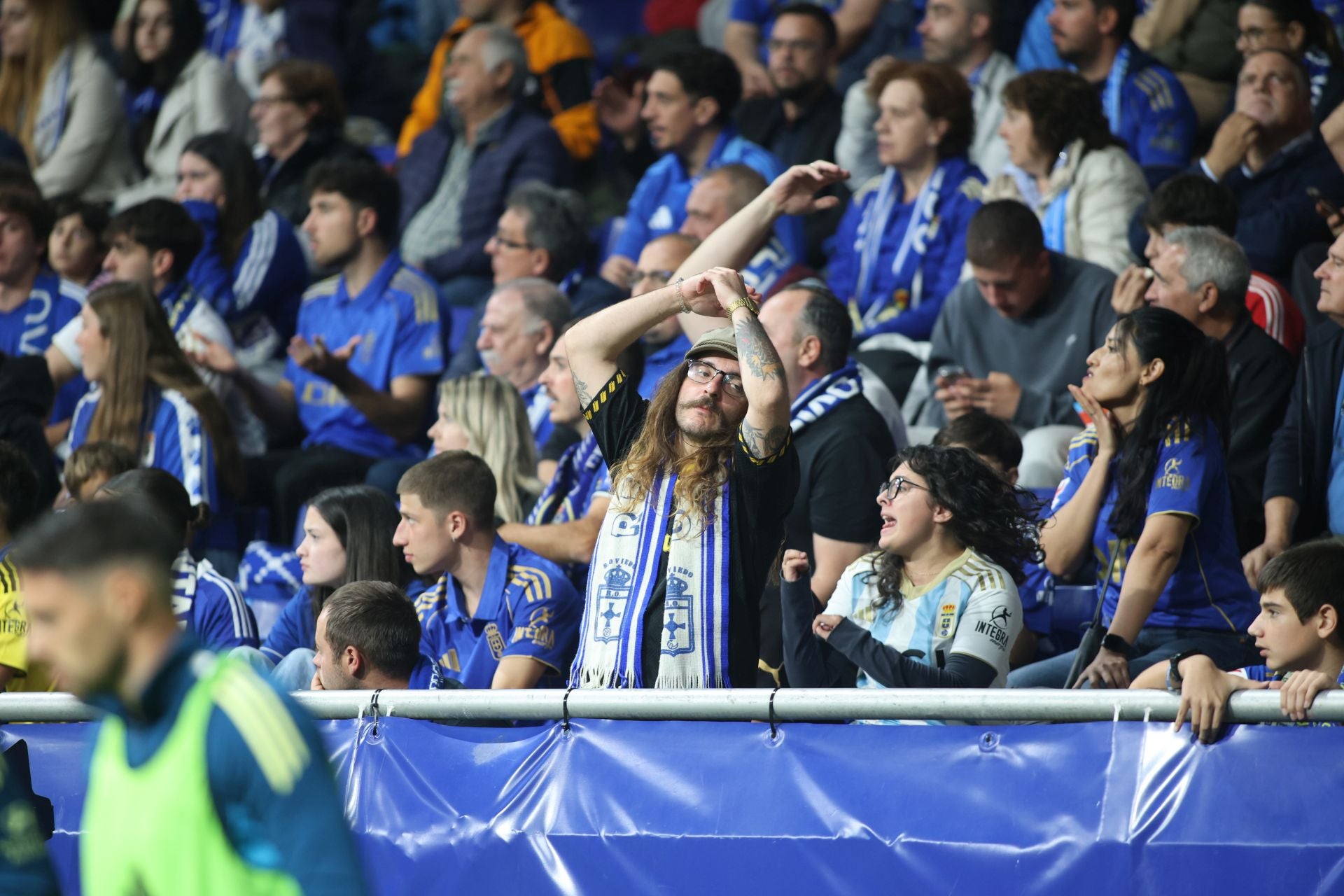 ¿Estuviste en el Real Oviedo - Espanyol? ¡Búscate entre las imágenes!