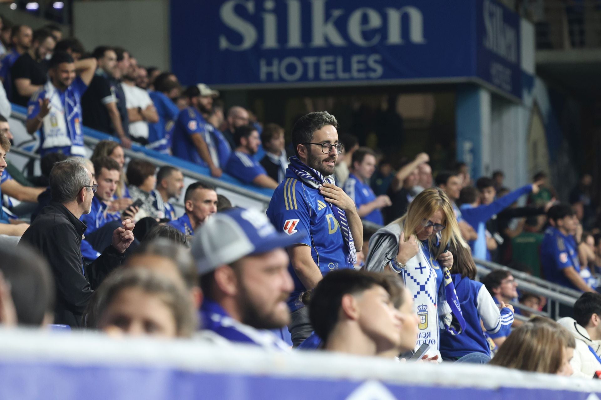 ¿Estuviste en el Real Oviedo - Espanyol? ¡Búscate entre las imágenes!
