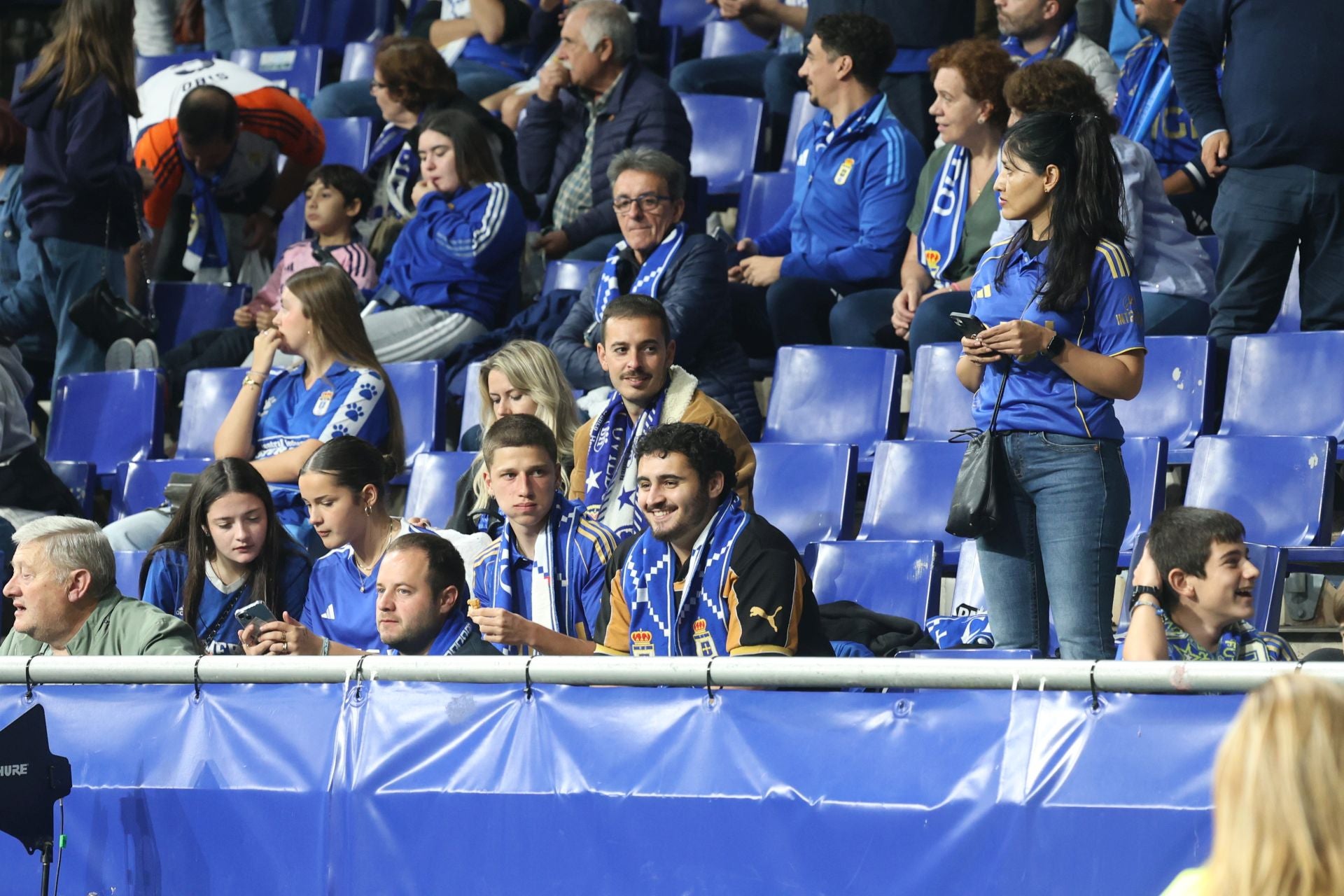 ¿Estuviste en el Real Oviedo - Espanyol? ¡Búscate entre las imágenes!