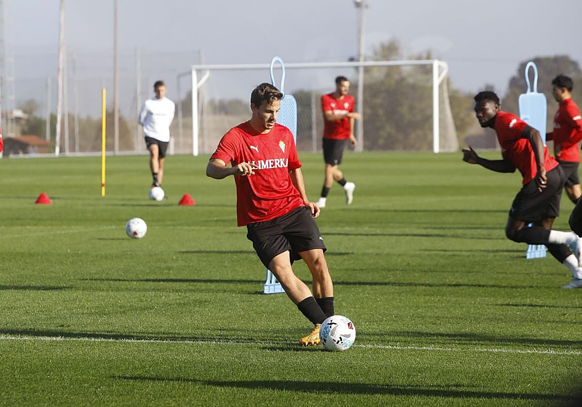 Curbelo, en el entrenamiento con el Sporting de este viernes.