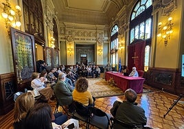 La vicepresidenta de la Junta, Celia Fernández, abrió la presentación del Informe de la Pobreza en Asturias 2025 celebrado en el salón Europa de la Junta General del Principado.