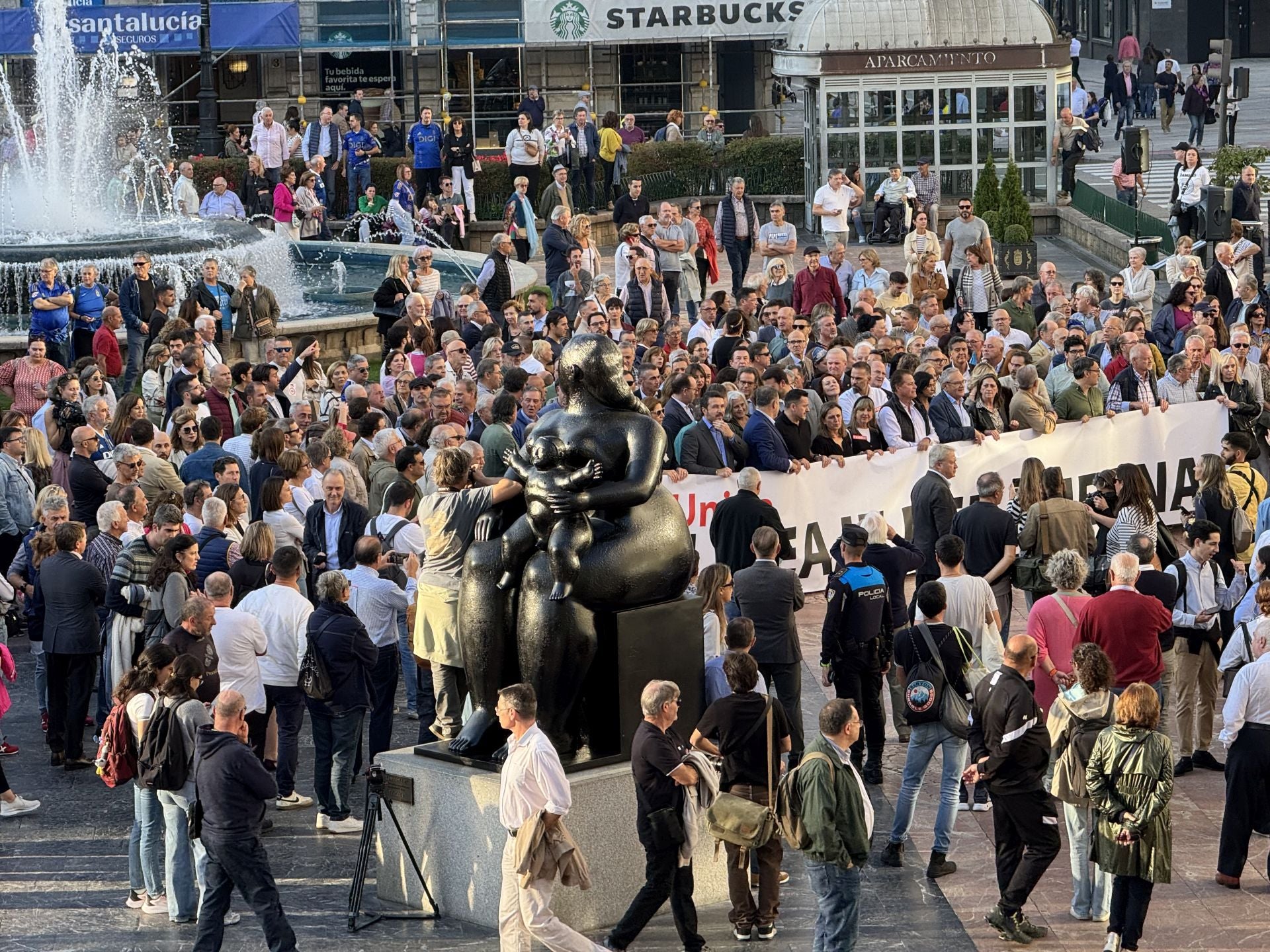La multitudinaria manifestación en Oviedo contra el peaje del Huerna, en imágenes