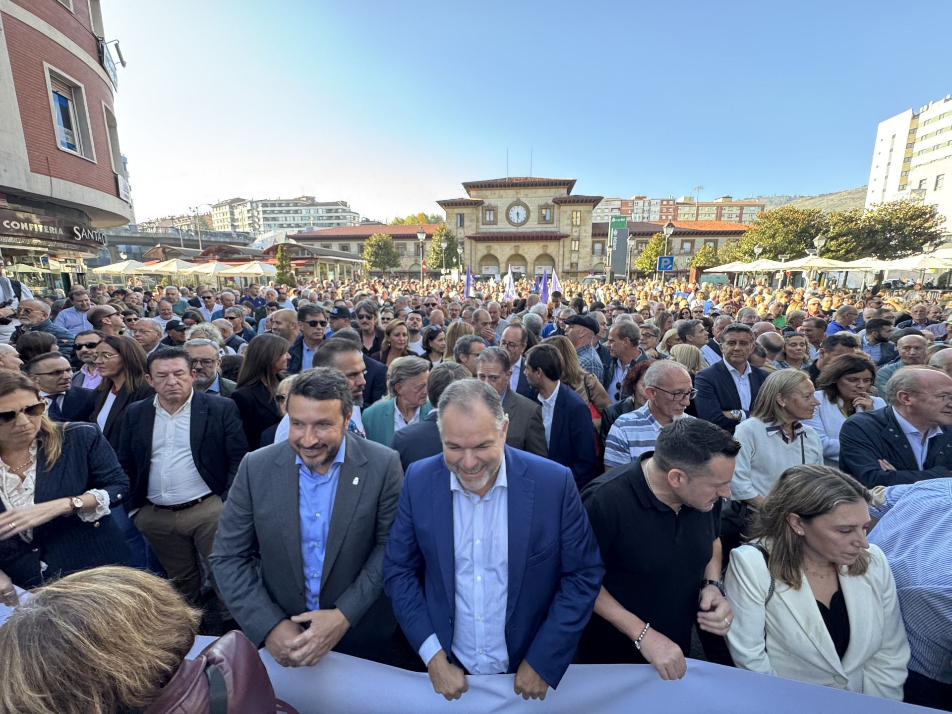 La multitudinaria manifestación en Oviedo contra el peaje del Huerna, en imágenes