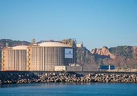 El Musel consolida su papel como pieza clave en la seguridad energética