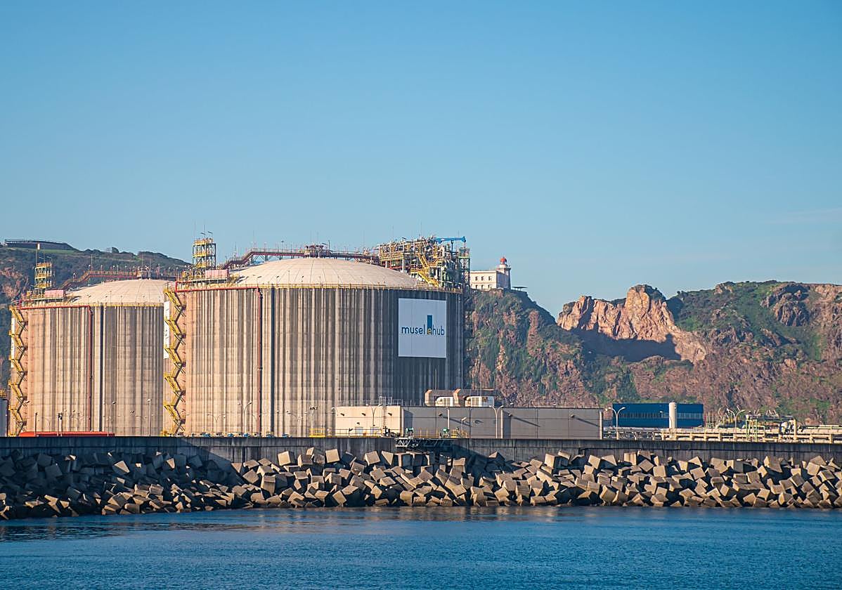 El Musel consolida su papel como pieza clave en la seguridad energética