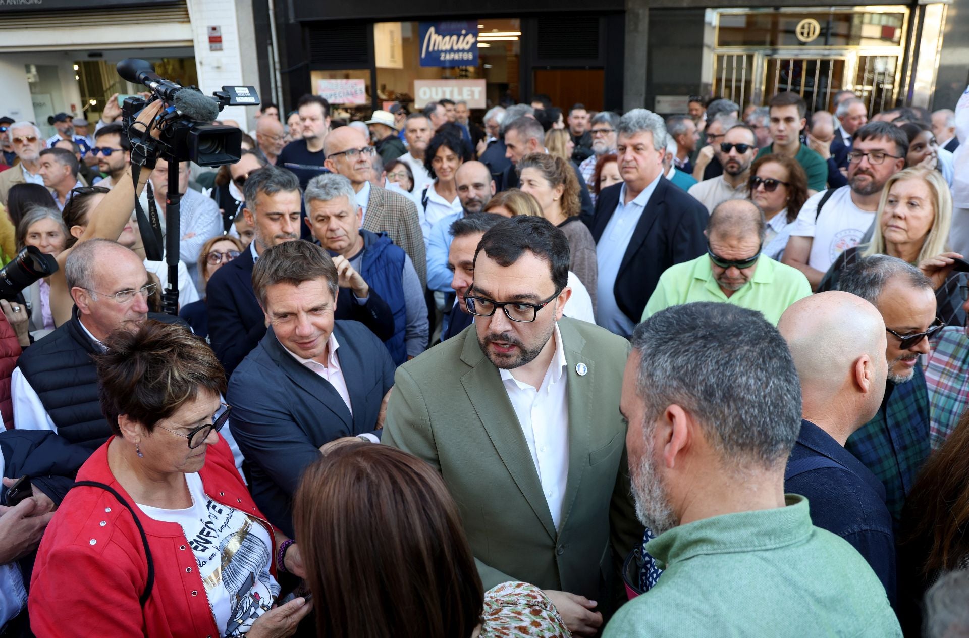 La multitudinaria manifestación en Oviedo contra el peaje del Huerna, en imágenes