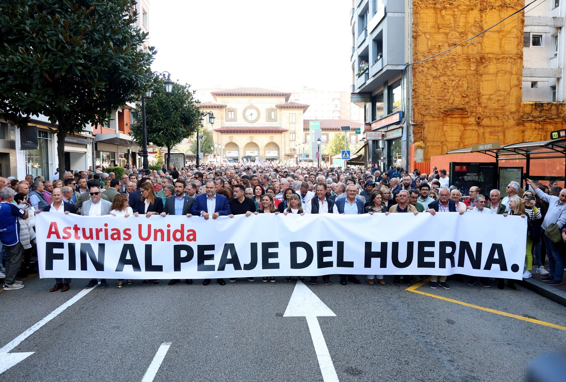 La multitudinaria manifestación en Oviedo contra el peaje del Huerna, en imágenes
