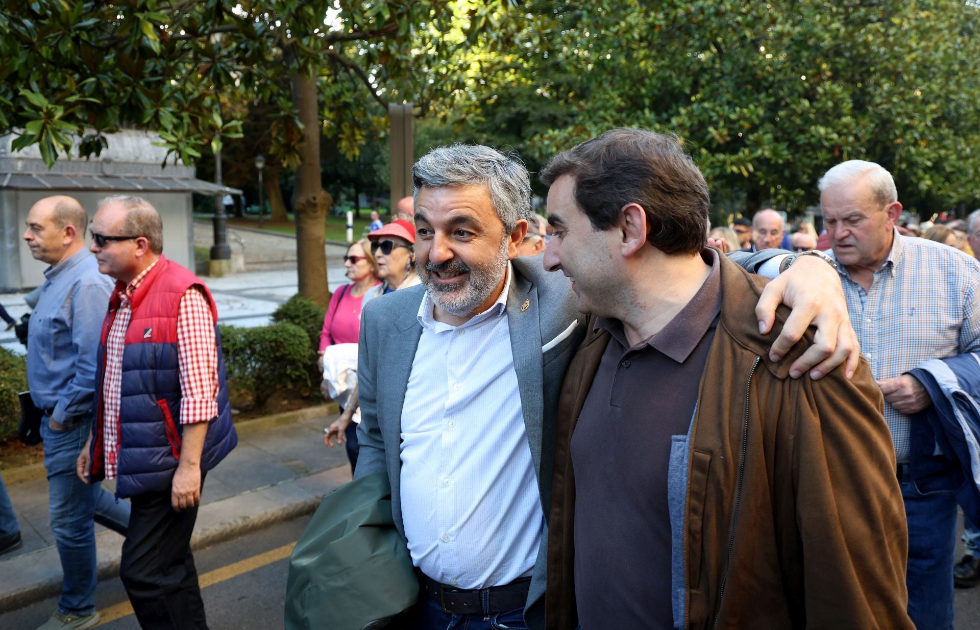 La multitudinaria manifestación en Oviedo contra el peaje del Huerna, en imágenes