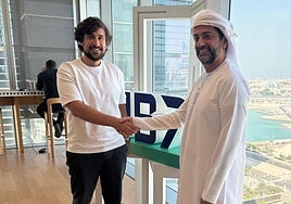 Cristian G. Pastrana con Mohammed Alkhoory, director de Hub7, en las oficinas de Abu Dabi donde eVoost AI está siendo acelerada e invertida junto a otras 25 'start ups' de todo el mundo.