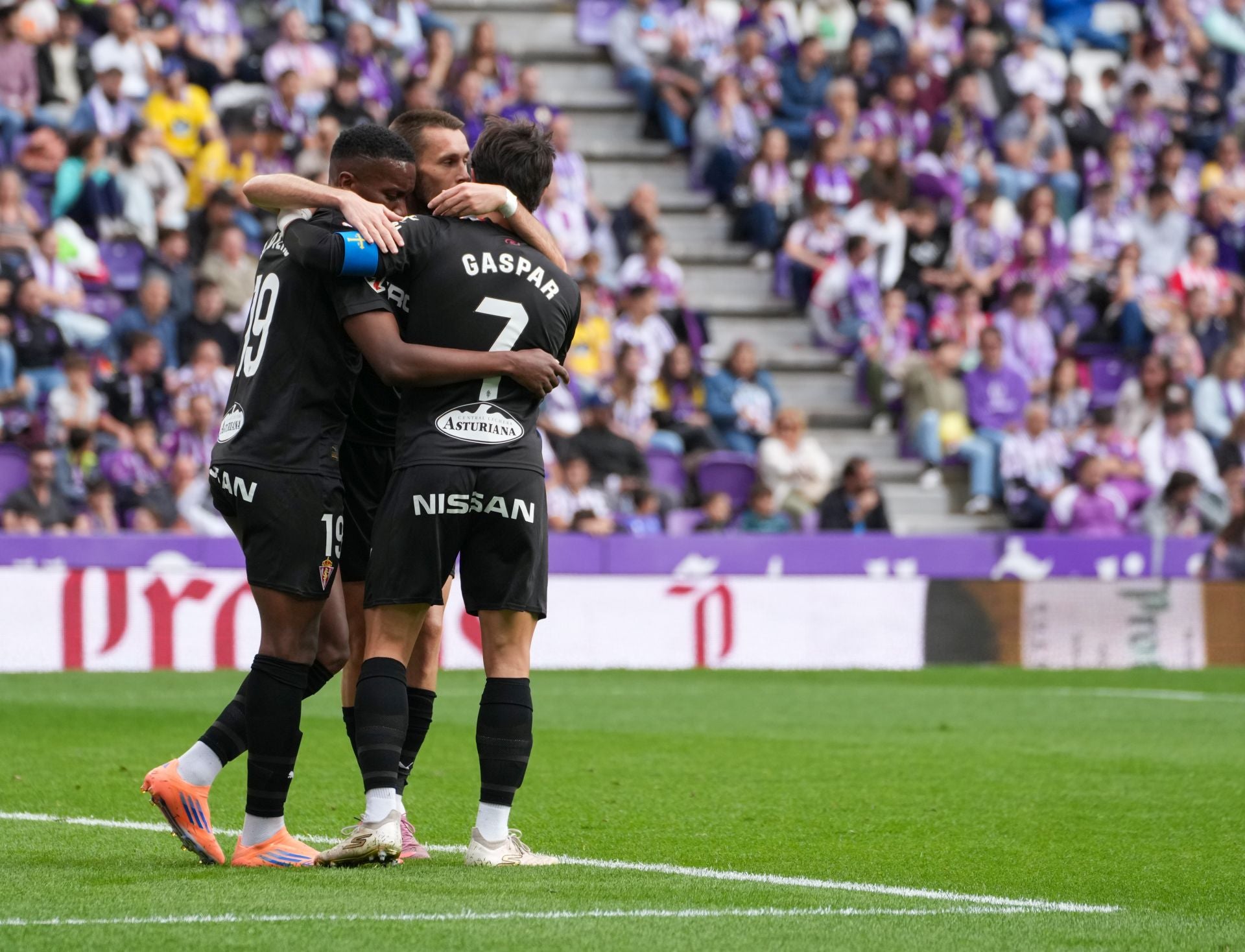 Las mejores jugadas del Real Valladolid-Sporting de Gijón, en imágenes