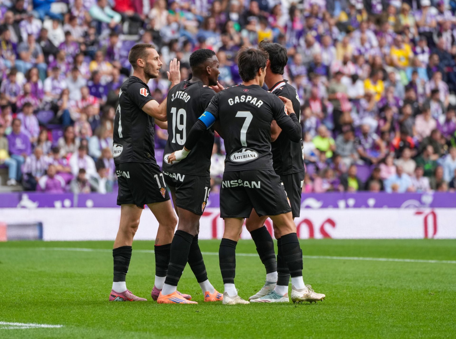 Las mejores jugadas del Real Valladolid-Sporting de Gijón, en imágenes