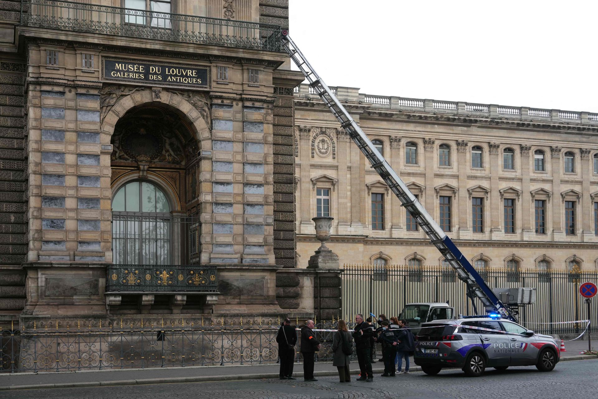 El montacargas utilizado por ladrones para entrar en el Museo del Louvre.