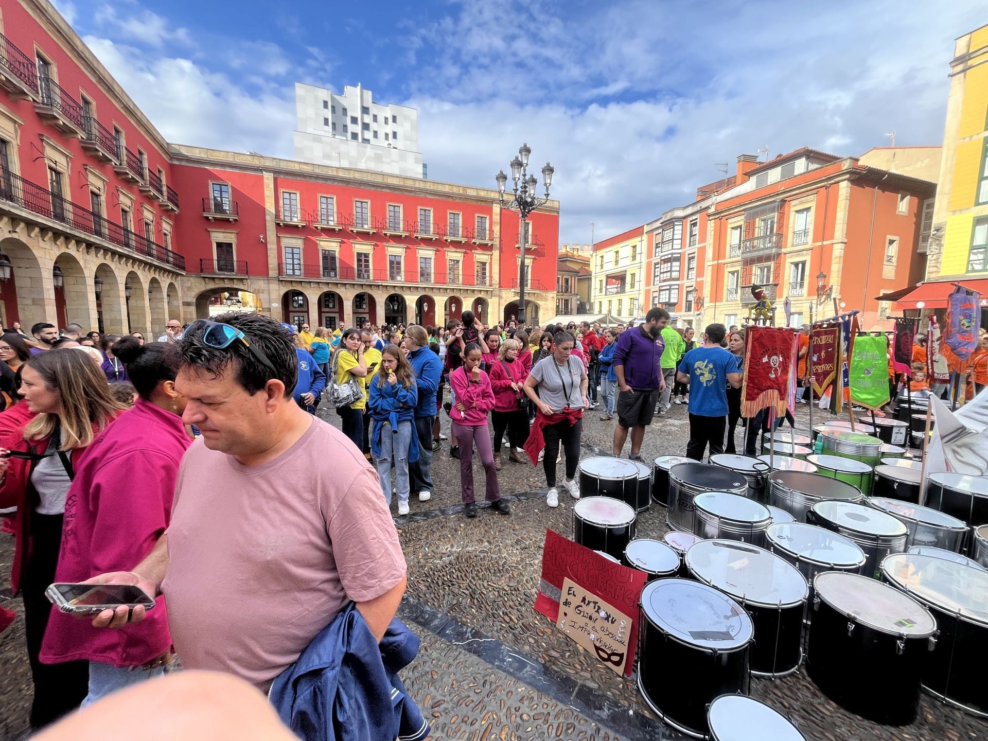 Protesta de las charangas de Gijón: «No hay carnaval si no podemos ensayar»