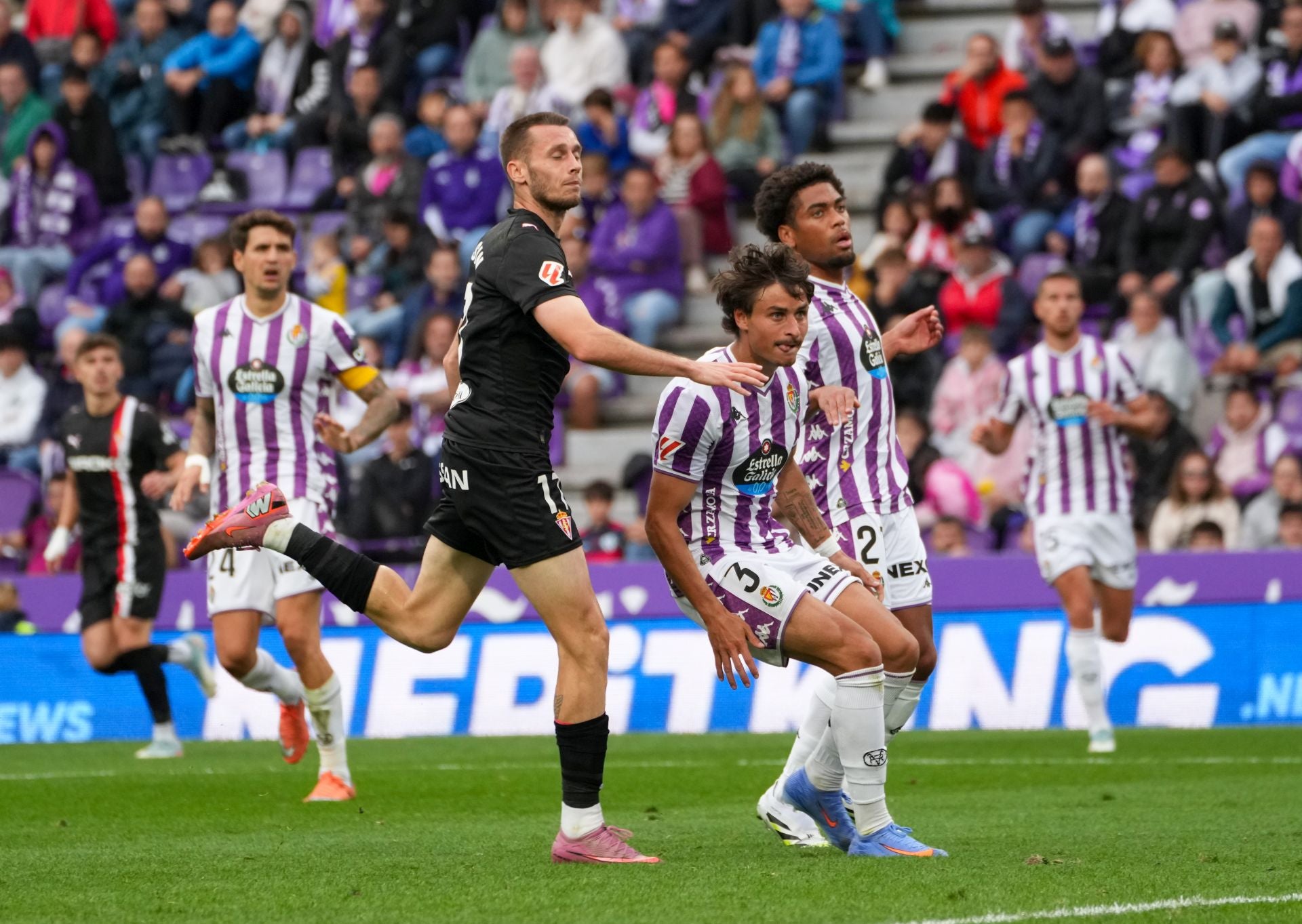 Las mejores jugadas del Real Valladolid-Sporting de Gijón, en imágenes