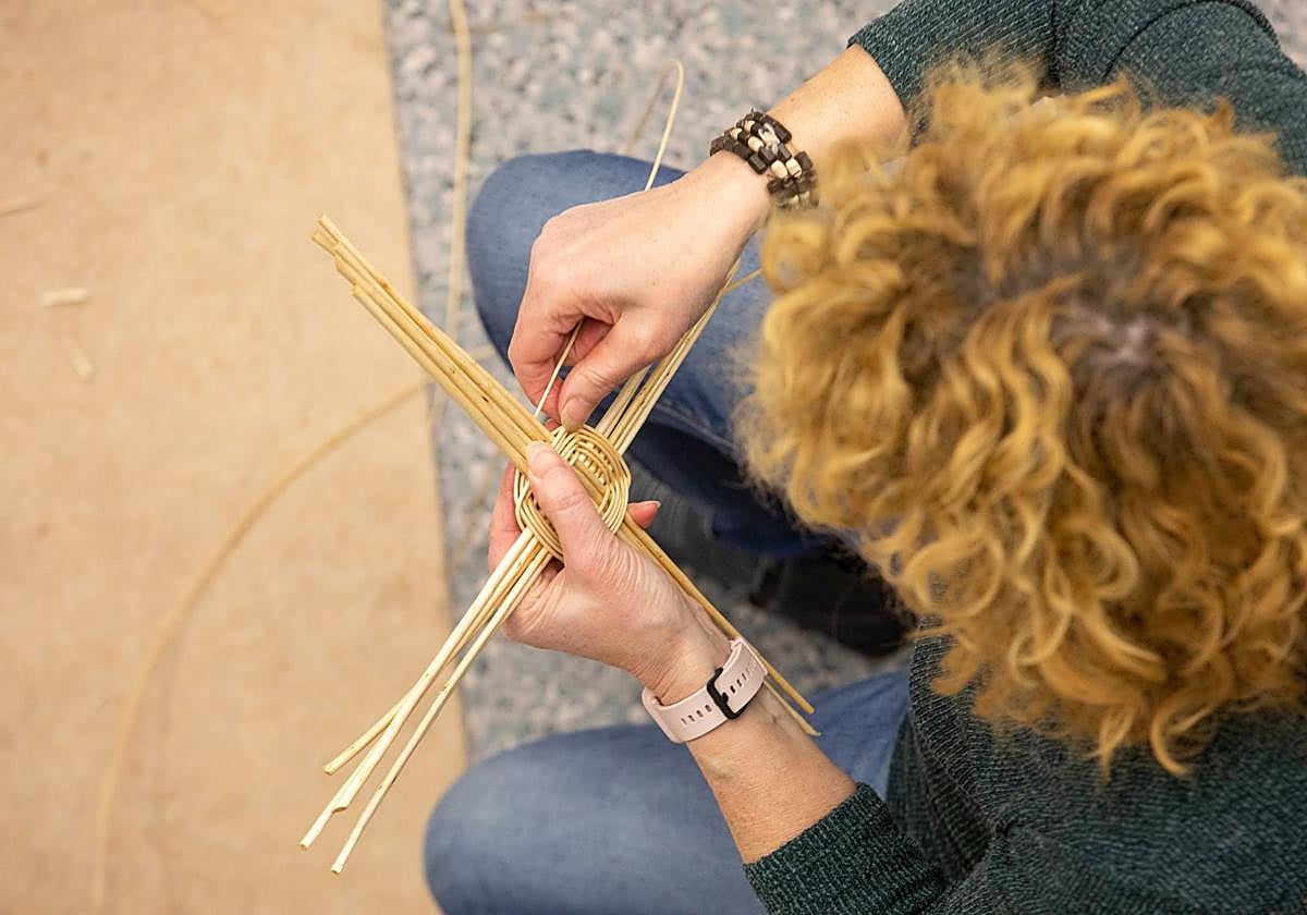 La cestería es uno de los oficios tradicionales de la zona rural de Asturias.