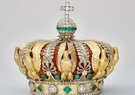 La corona de la emperatriz Eugenia de Montijo que apareció tras ser robada en el museo Louvre.
