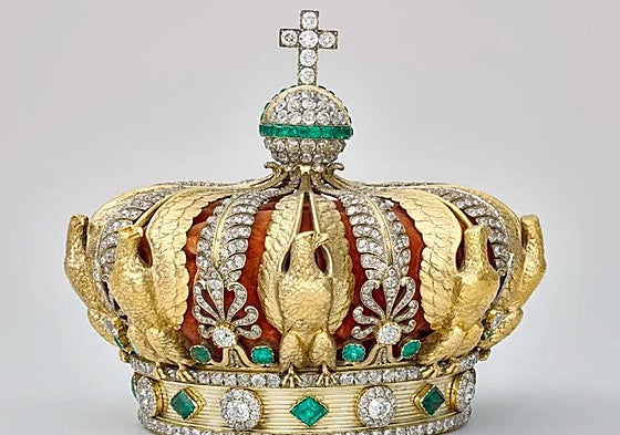 La corona de la emperatriz Eugenia de Montijo que apareció tras ser robada en el museo Louvre.