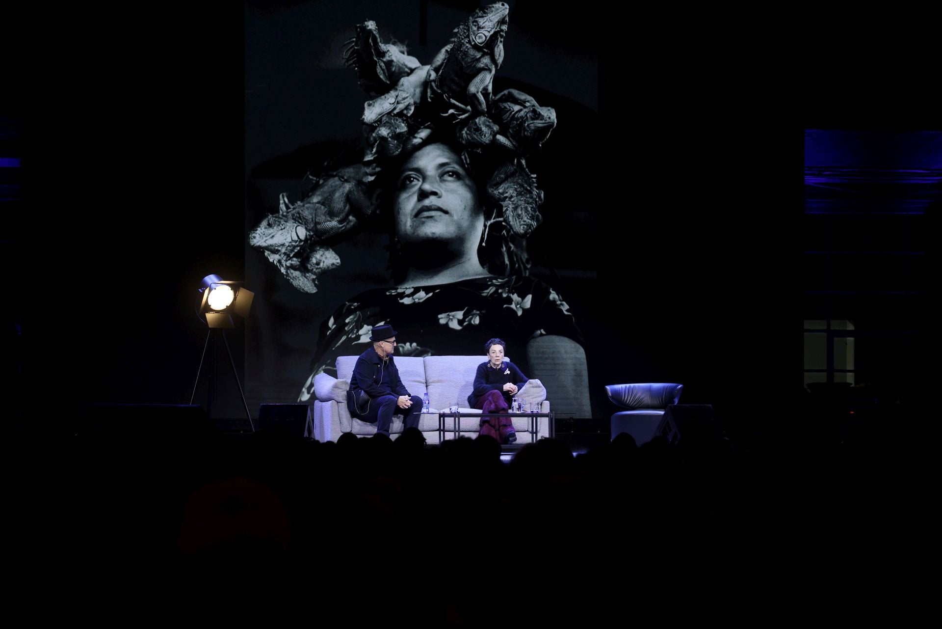 Encuentro de Graciela Iturbide con el público en la Fábrica de Armas de La Vega