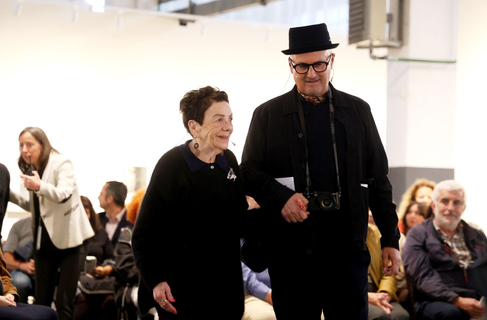 Encuentro de Graciela Iturbide con el público en la Fábrica de Armas de La Vega
