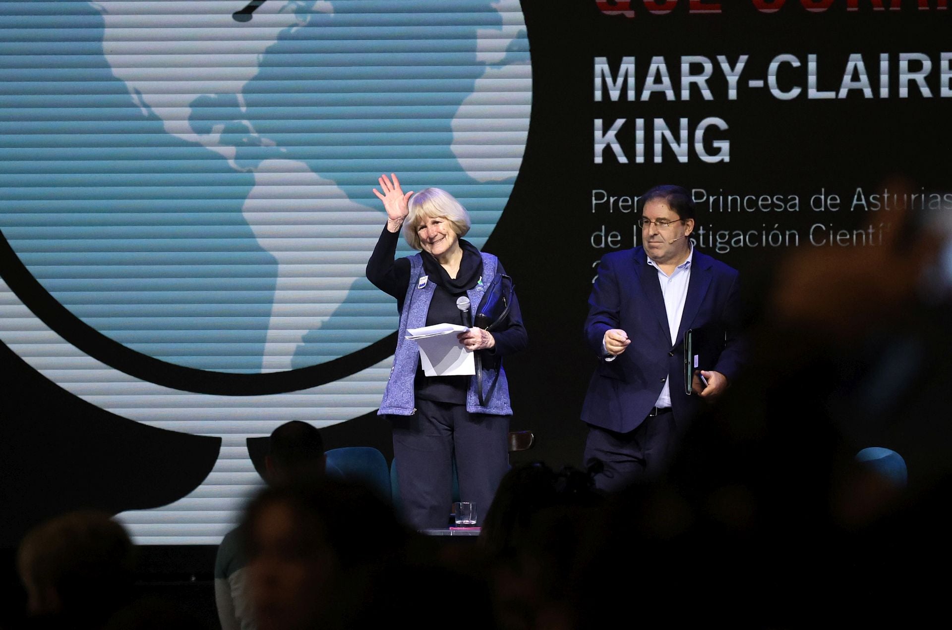 «¡Cuánto piensan estos niños!»: así fue el encuentro de Mary-Claire King con escolares asturianos