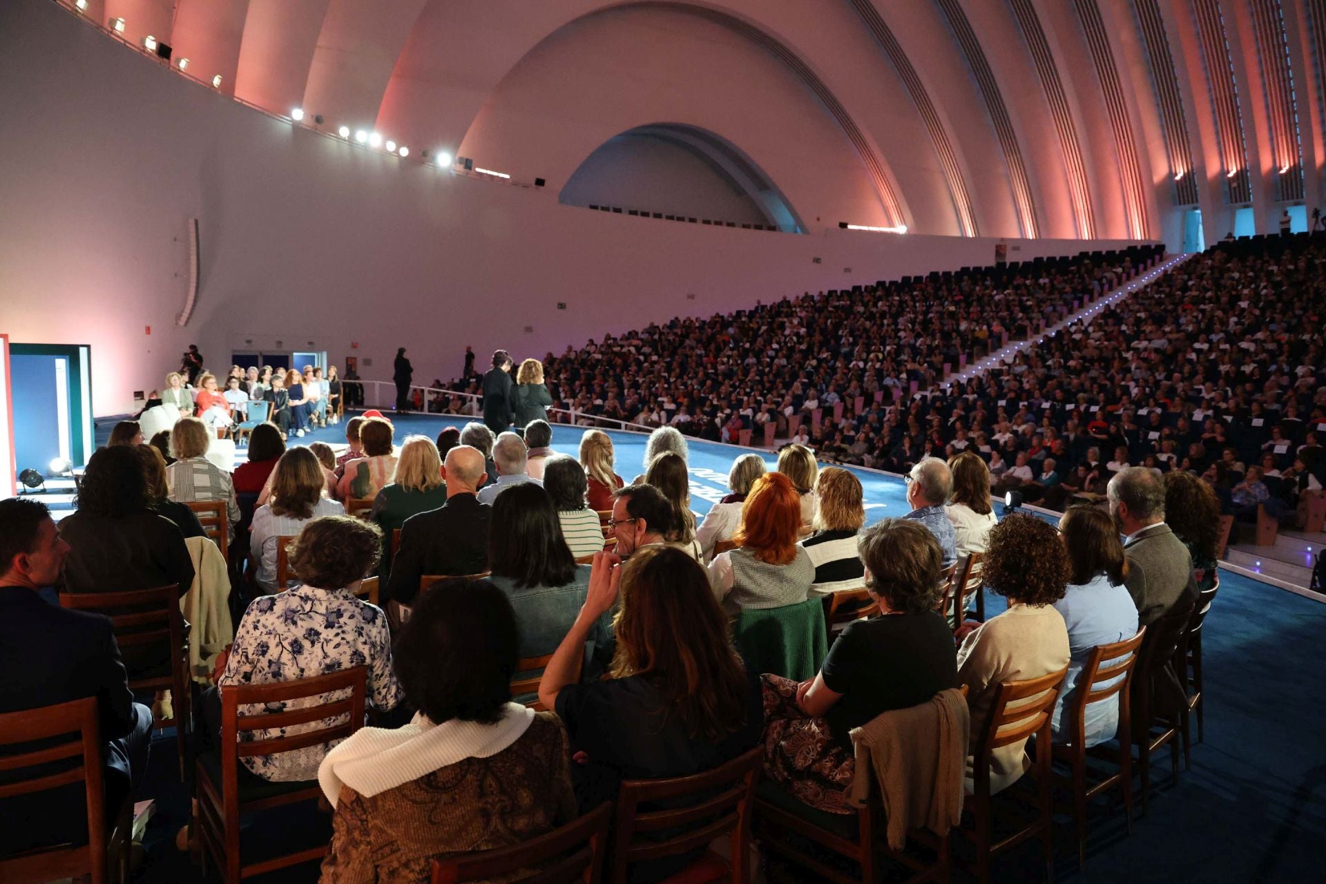 Encuentro de Eduardo Mendoza con lectores de los clubes de lectura