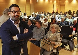 El doctor Sergio Ramos minutos antes de su conferencia ayer en el Centro de Servicios Universitarios.