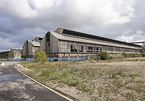 Aspecto actual de las antiguas naves de fabricación de aluminio de Alcoa.