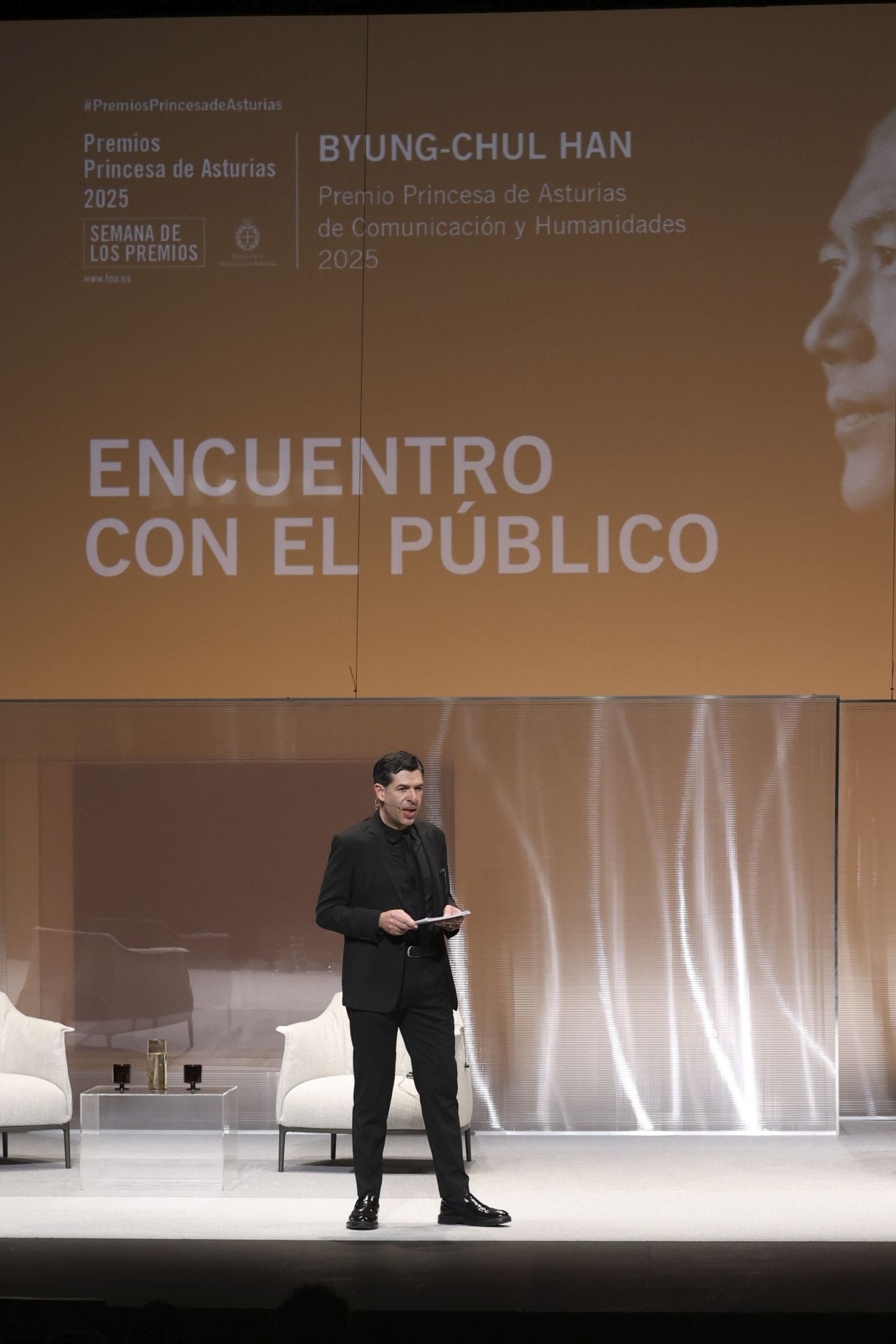 Encuentro de Byung-Chul Han con el público en el teatro Jovellanos