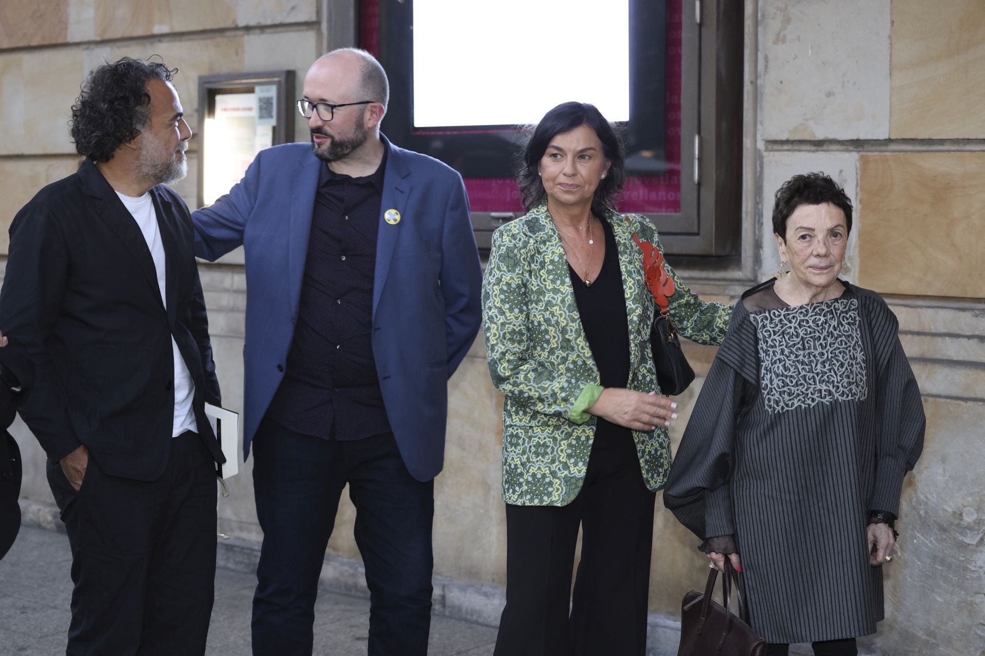 Alejandro González Iñárritu y Graciela Iturbide se encuentran con el público en el teatro Jovellanos