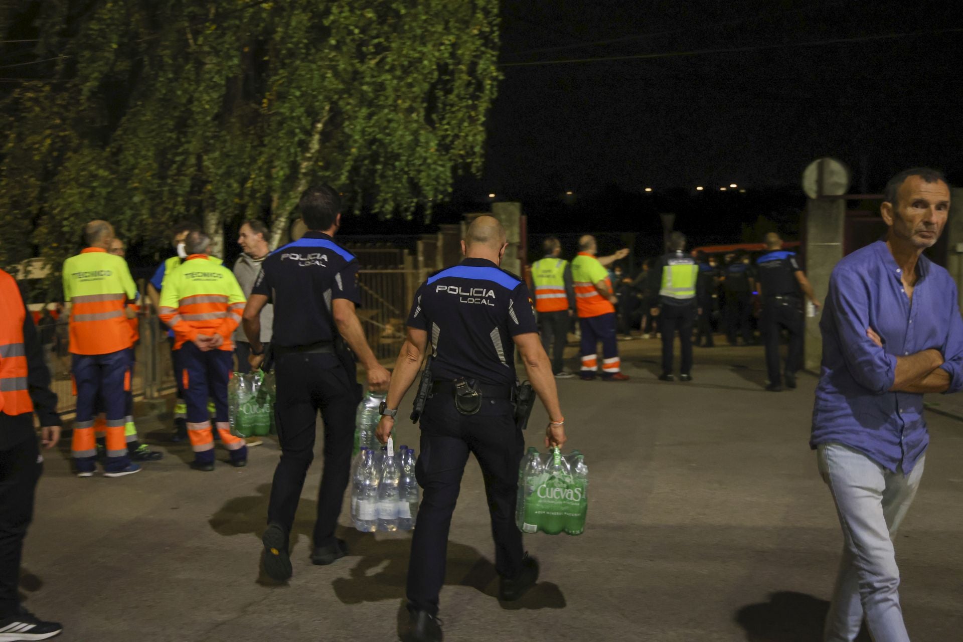 Vecinos desalojados y olor a quemado en todo Gijón: las imágenes del fuego en el Monte Areo
