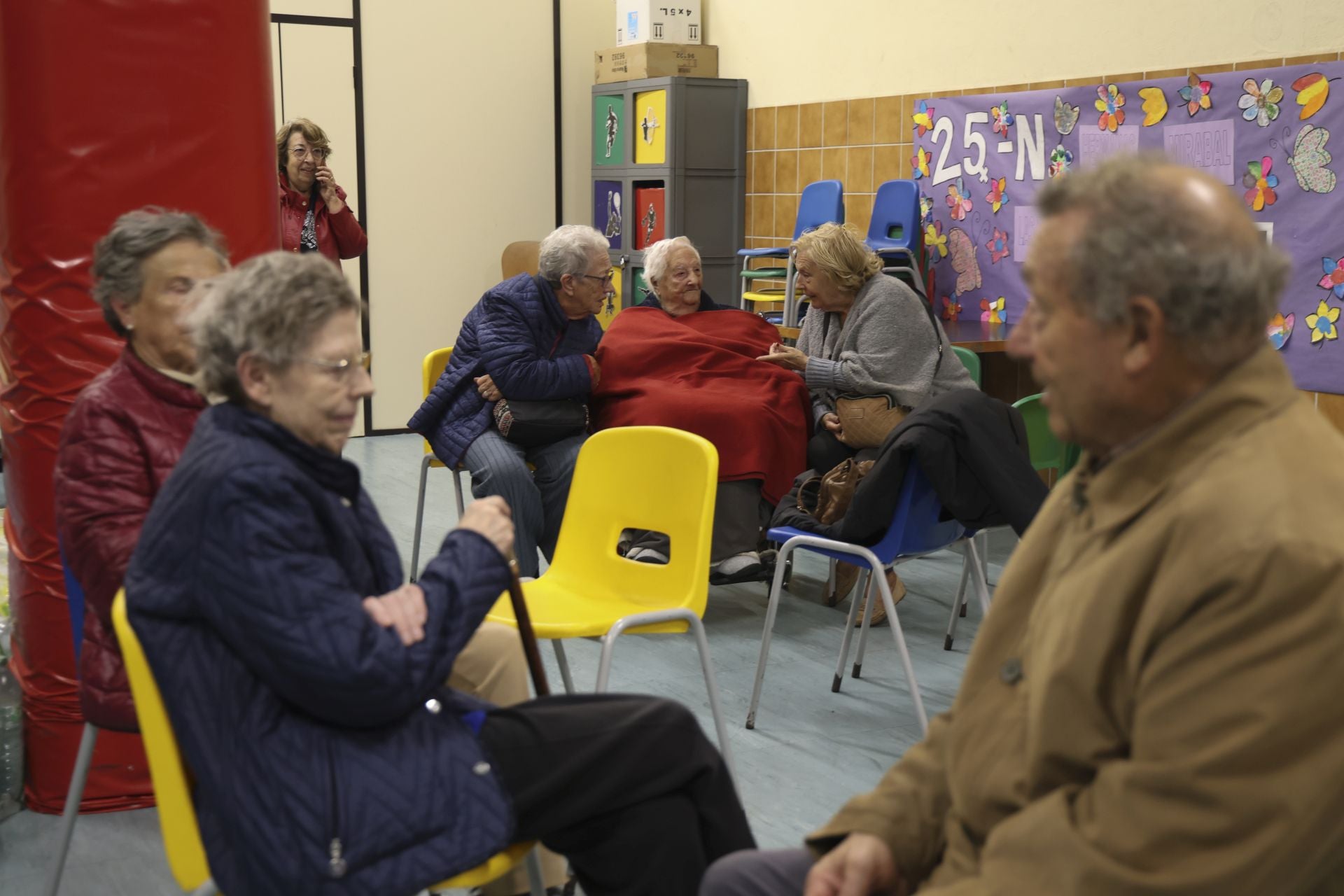 Vecinos desalojados y olor a quemado en todo Gijón: las imágenes del fuego en el Monte Areo