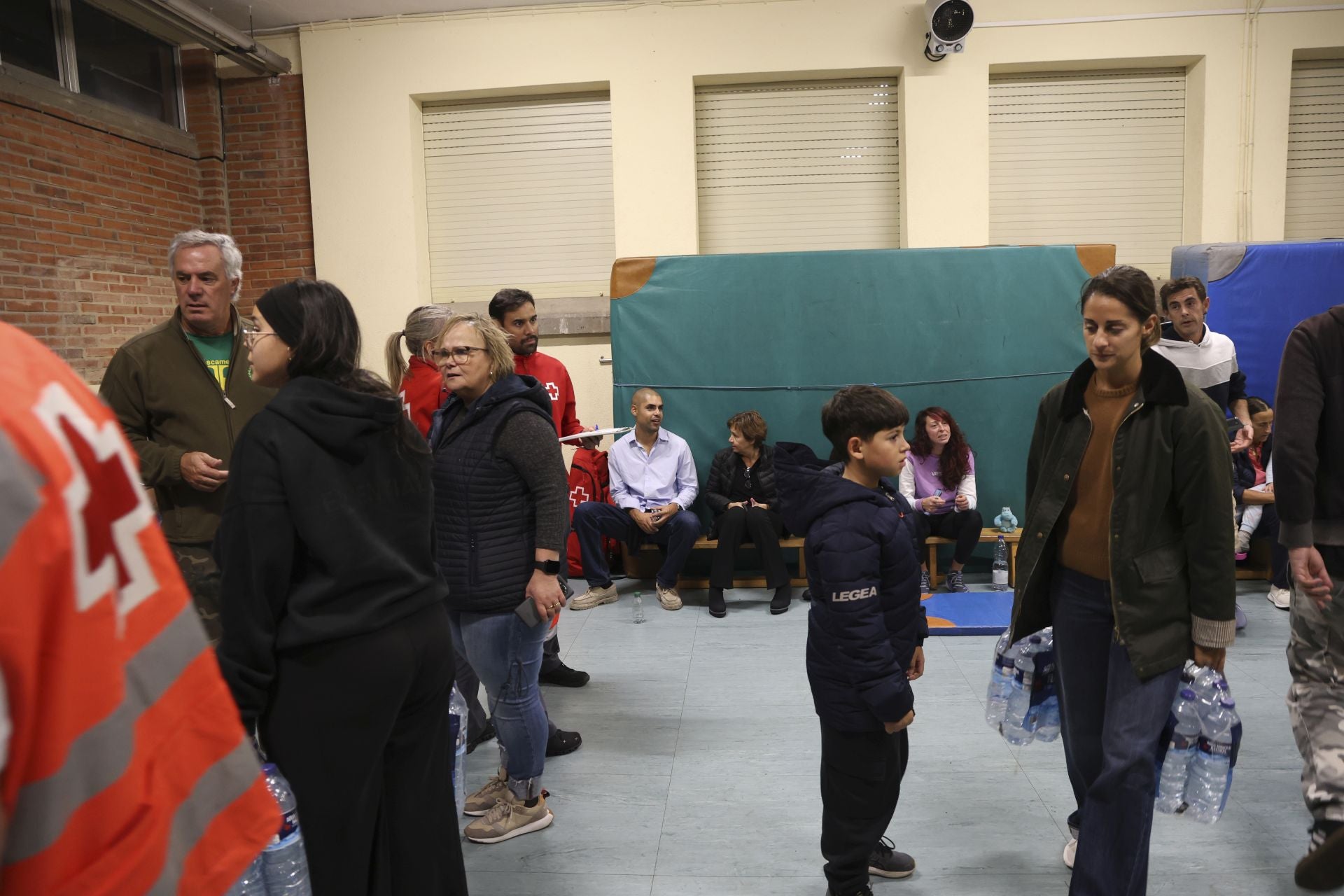 Vecinos desalojados y olor a quemado en todo Gijón: las imágenes del fuego en el Monte Areo