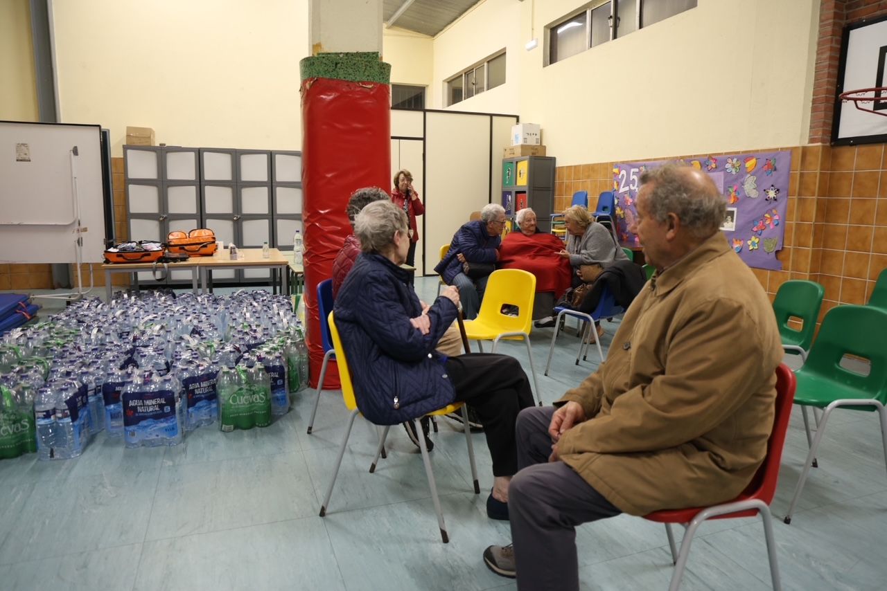 Vecinos desalojados y olor a quemado en todo Gijón: las imágenes del fuego en el Monte Areo