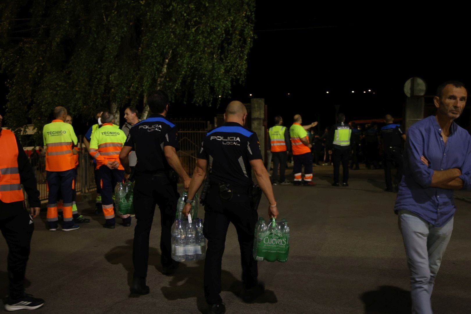 Vecinos desalojados y olor a quemado en todo Gijón: las imágenes del fuego en el Monte Areo