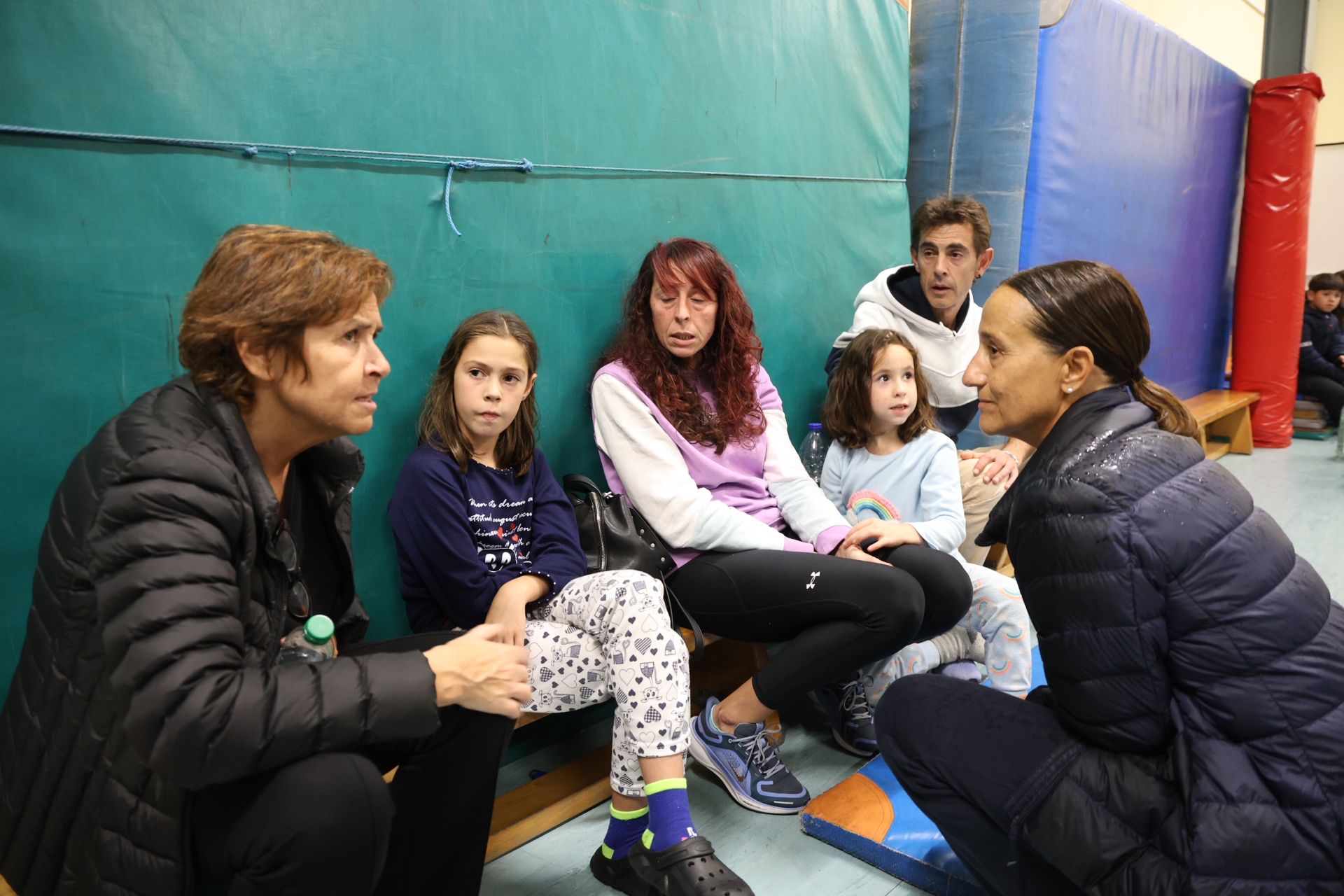 Vecinos desalojados y olor a quemado en todo Gijón: las imágenes del fuego en el Monte Areo