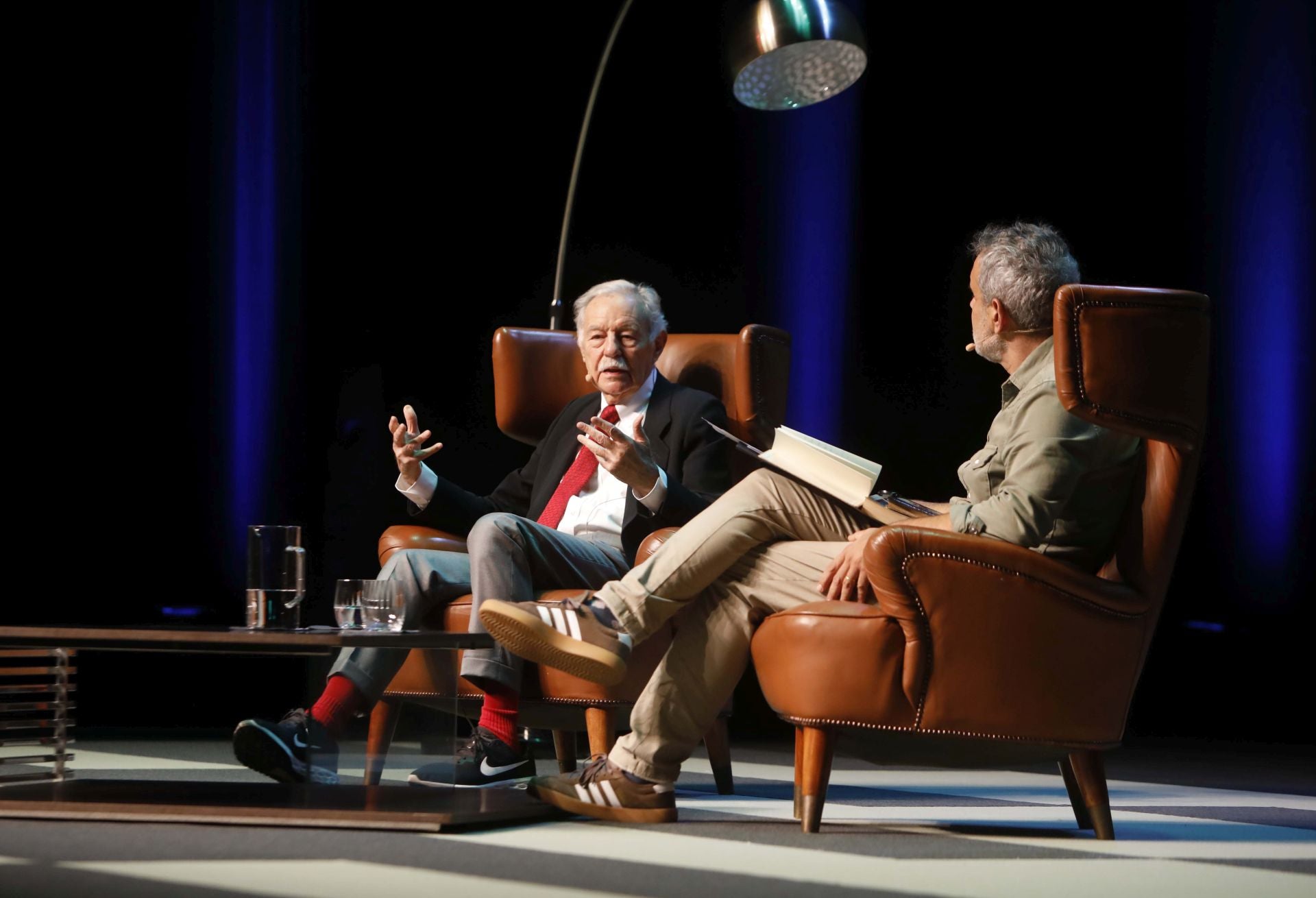 Encuentro con el público de Eduardo Mendoza en el Niemeyer