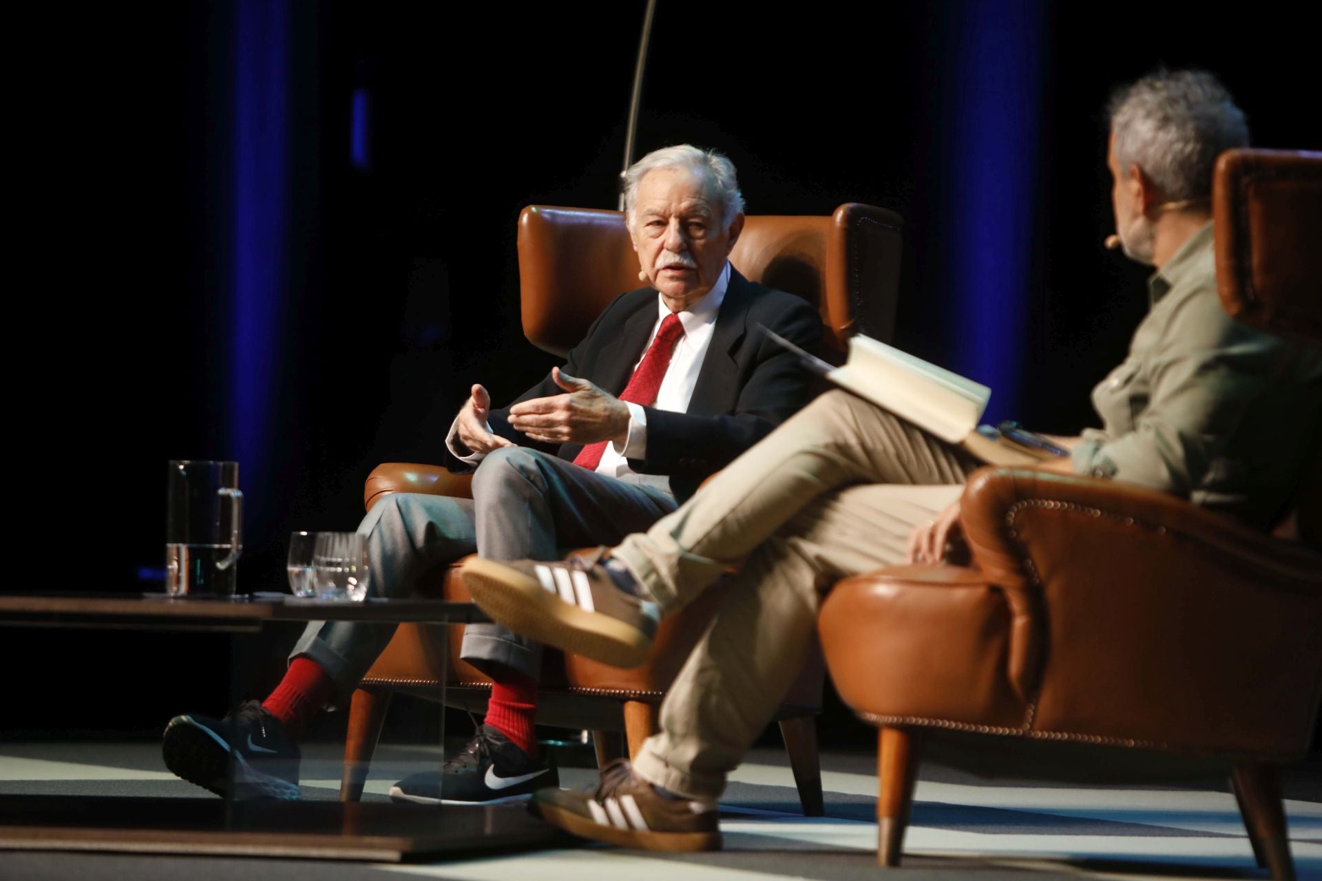 Encuentro con el público de Eduardo Mendoza en el Niemeyer