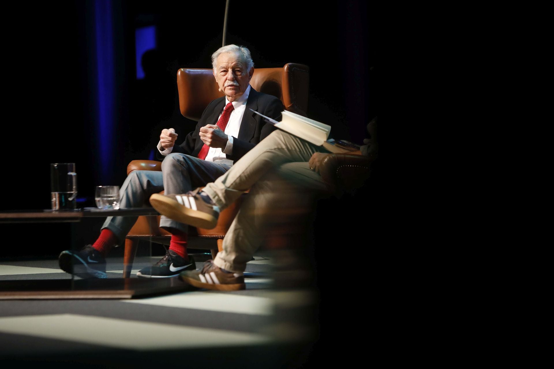 Encuentro con el público de Eduardo Mendoza en el Niemeyer