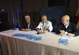 Ramiro Fernández, Miguel Ángel de Dios y José Antonio Vega, durante la presentación.